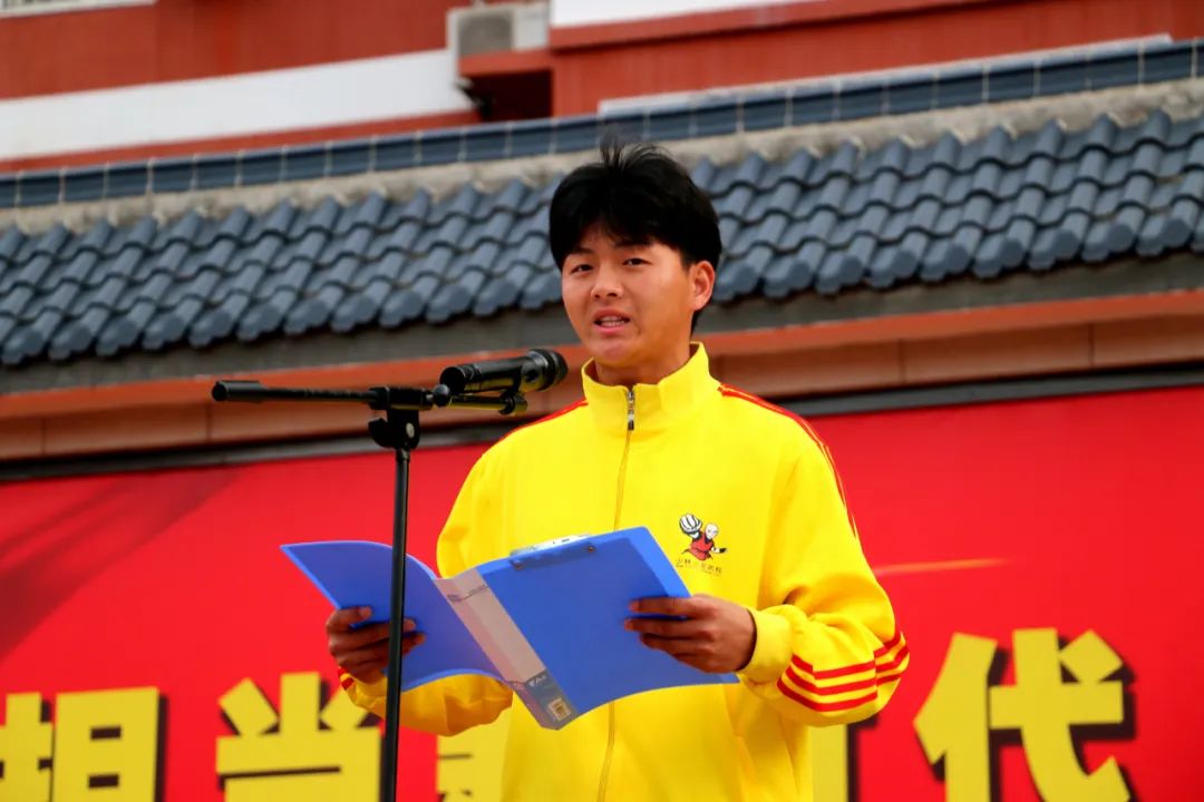 少林小龙武校举行“科技创新 引领未来”主题升国旗仪式