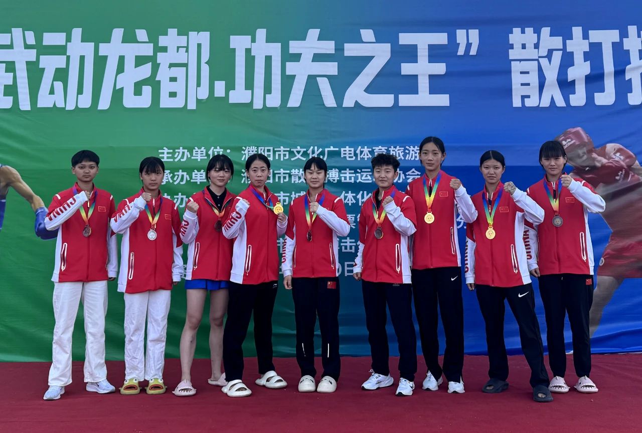 少林小龙武校竞训散打队 闪耀“武动龙都 功夫之王”散打搏击擂台赛