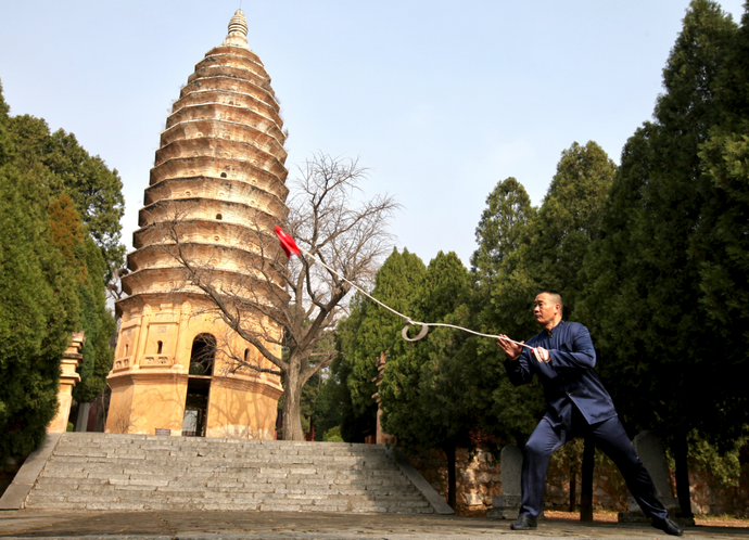 《郑州日报》特别栏目“功夫郑州奇遇记”系列报道：“少林软兵之王” 用一生诠释一份热爱！