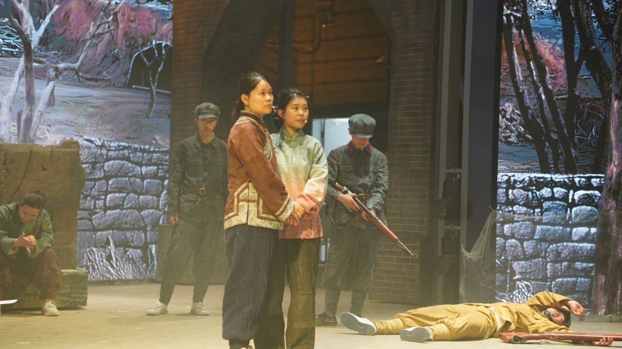 少林小龙武校学生倾情参演大型红色沉浸式英雄史诗《大别山战将》