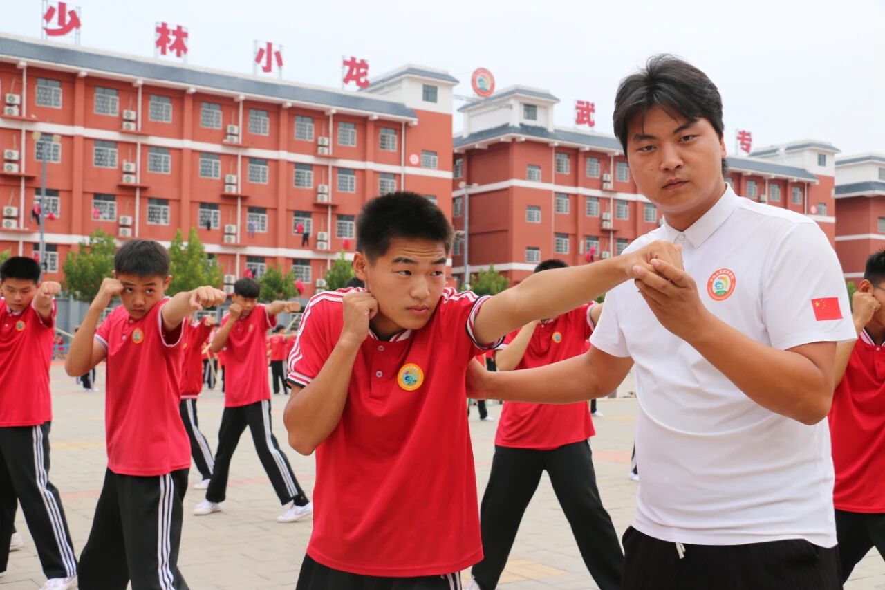 少林小龙武校全托散打二部教练王重：教“拳脚”更教做人