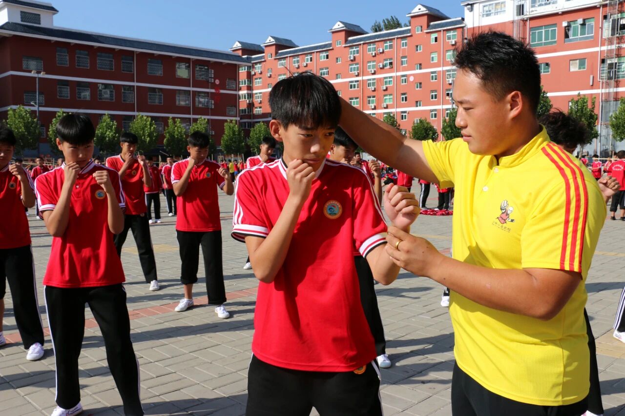 少林小龙武校高托散打一部教练陈鹏宇：十年武途守初心，以武育德伴成长