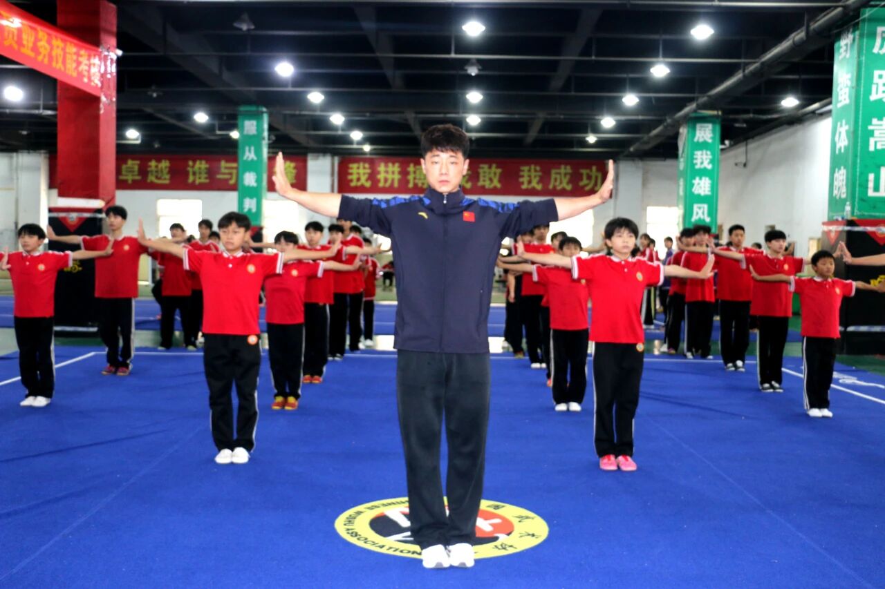 少林小龙武校竞训表演部教练贾守杰：严训出尖兵 精心育精英