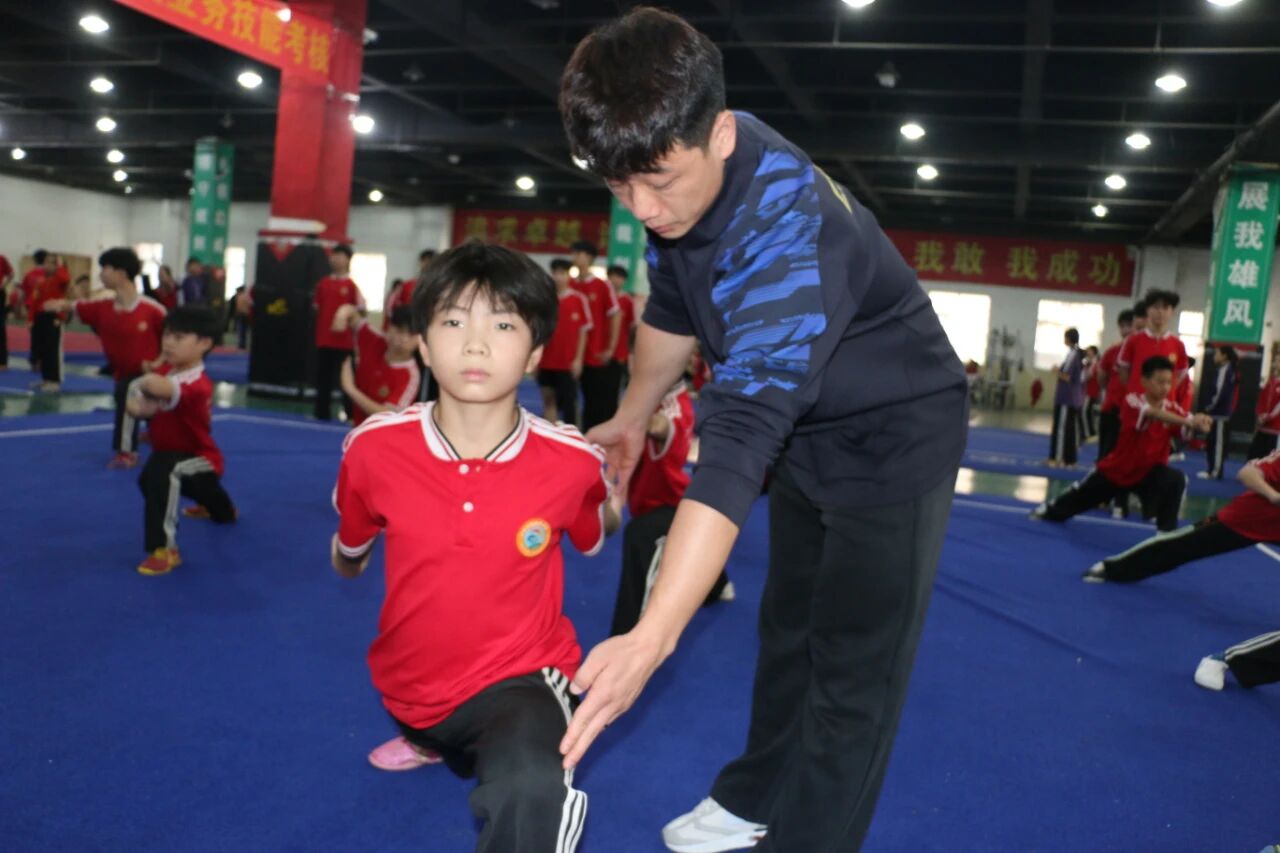 少林小龙武校竞训表演部教练贾守杰：严训出尖兵 精心育精英