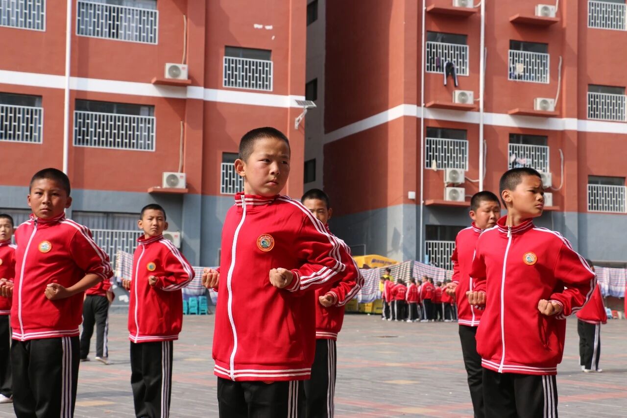 河南少林小龙武校