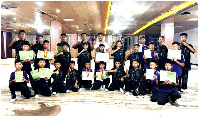 河南少林小龙武校学员张佳涛
