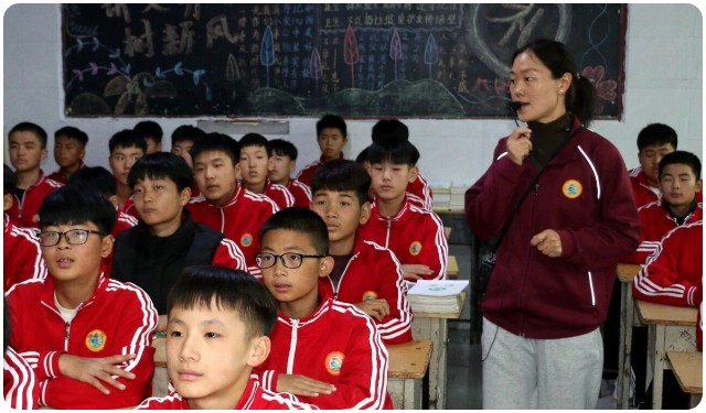 河南少林小龙武校教师张玉冰